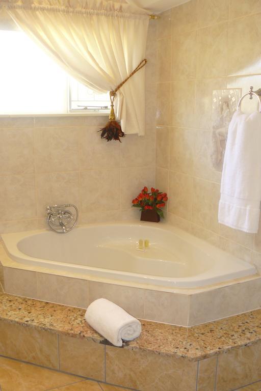 Kimberley Manor Guesthouse Екстер'єр фото