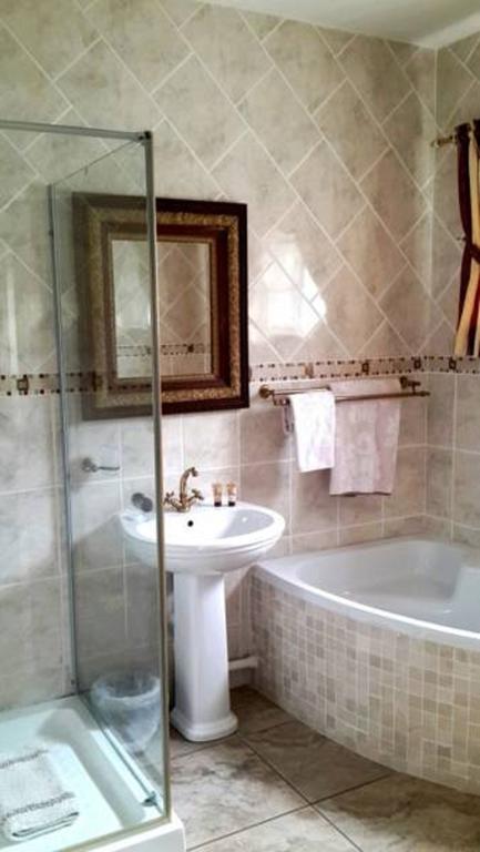 Kimberley Manor Guesthouse Екстер'єр фото