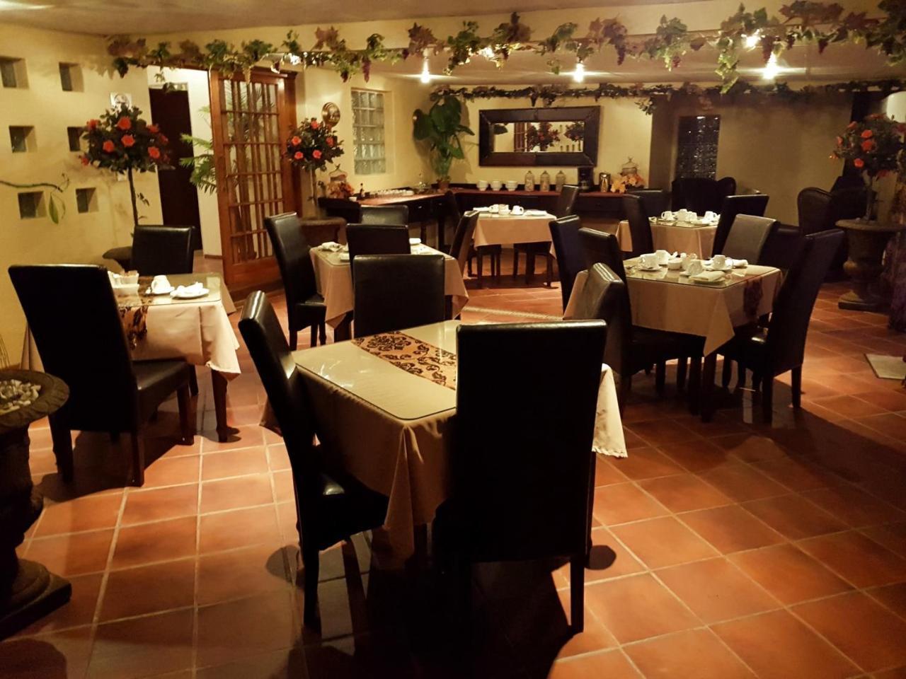 Kimberley Manor Guesthouse Екстер'єр фото